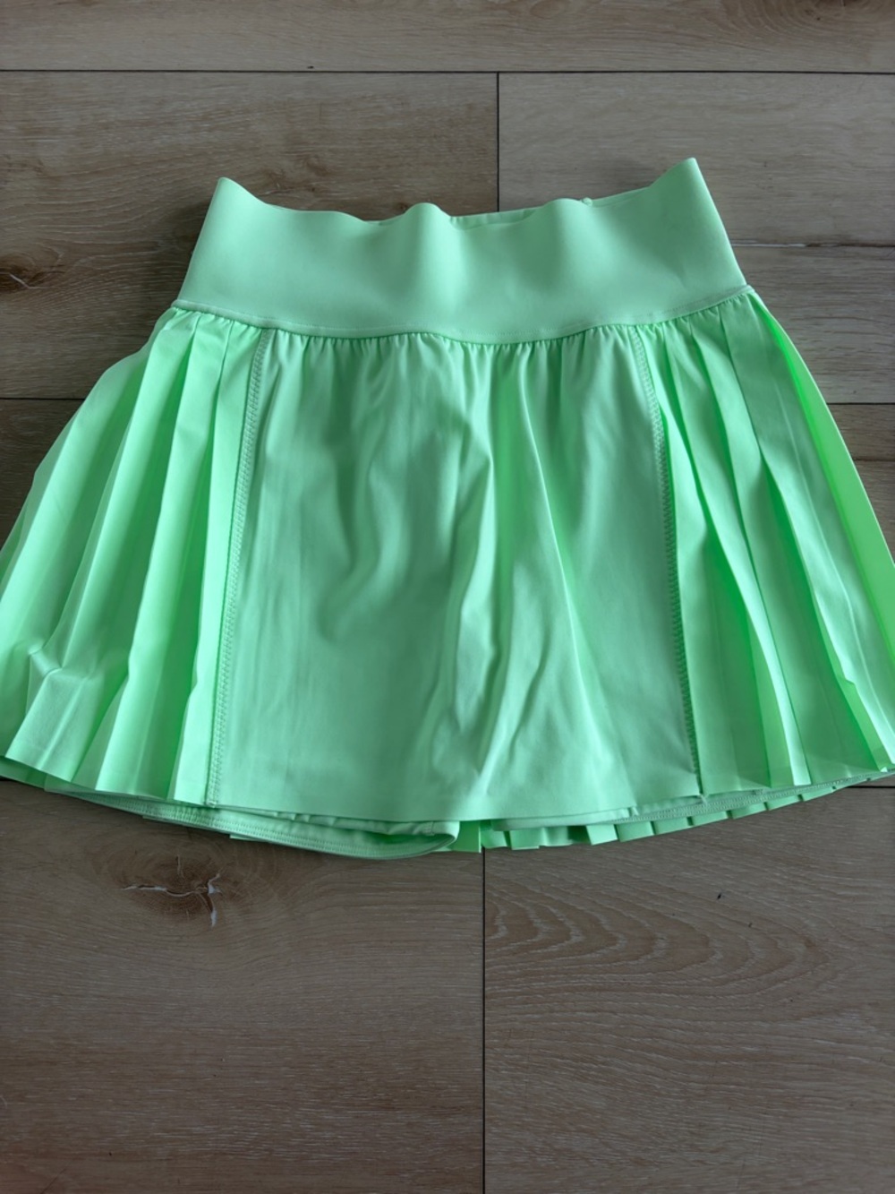 Sweaty Betty Neon Mint Active Skort. Shorts under. New without tags. Fun color!!